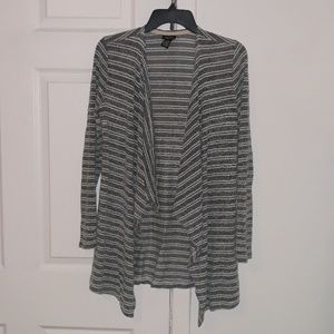 💥Rue21 striped lightweight striped grey sweater